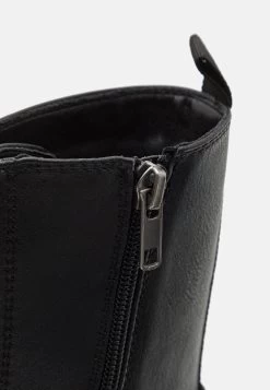 Pier One Stivaletti StringatiBlack Uomo Stivaletti/Stivali PI912K0BJ-Q11 -Pier One Moda Outlet 039c123f8b4b4151b8d0bff251574ade