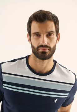 Pier One T-Shirt Con StampaDark Blue Uomo T-shirt E Polo PI922O0YE-K11 -Pier One Moda Outlet 073686e7e74d4cdb8e107f29249ee954