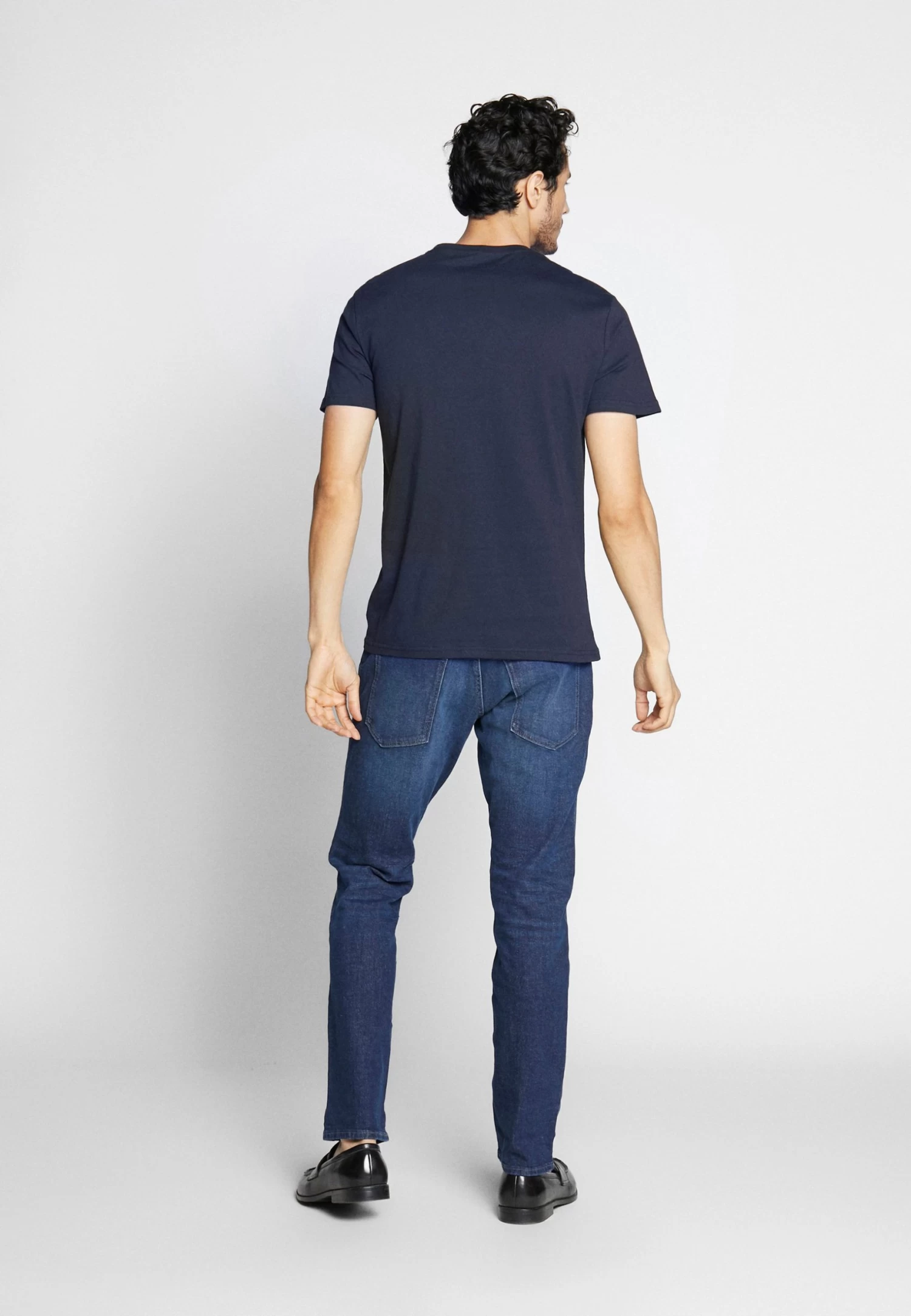 Pier One 4 PackT-Shirt BasicBlack/White/Blue Uomo T-shirt E Polo PI922O0KM-G11 3 Pier One 4 PackT-Shirt BasicBlack/White/Blue Uomo T-shirt E Polo PI922O0KM-G11 - immagine 3