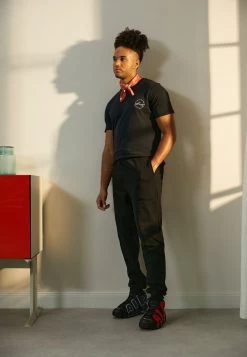 Pier One T-Shirt Con StampaBlack Uomo T-shirt E Polo PI922O0WG-Q11 -Pier One Moda Outlet 1382ffb899e64e53ade93c6ea9374021