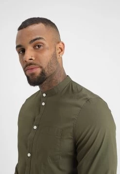 Pier One Muscle Fit Stand- Camicia - Oliv -Pier One Moda Outlet 259eaf52e4d4427a96fee394df68933f