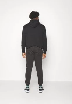 Pier One Pantaloni SportiviBlack Uomo Pantaloni PI922E051-Q11 -Pier One Moda Outlet 28ea1afa782947619e6cac73d47dca94