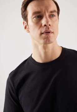 Pier One 3 PackT-Shirt BasicBlack Uomo T-shirt E Polo PI922O0YN-Q11 -Pier One Moda Outlet 30663c09c9464f8998398f8616fd6f39