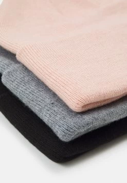 Pier One 3 Pack UnisexBerrettoBlack/Grey/Pink Uomo Cappellie Berretti PI954P00D-Q17 -Pier One Moda Outlet 3f9ef0f4e0e84951afec0fba0bc8b394