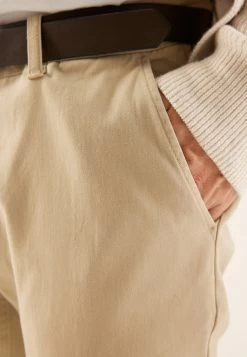 Pier One ChinoBeige Uomo Pantaloni PI922E05D-B11 -Pier One Moda Outlet 498068cd0fa246f38b46c974886a5308