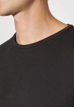 Pier One 3 Pack Muscle Fit- T-Shirt Basic - Black -Pier One Moda Outlet 4bb67ef78ddb494cb68f3fbd13ed6a54