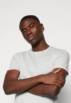 Pier One Unisex 5 PackT-Shirt BasicBlack /Dark Blue/Dark Green Donna T-shirt E Top PI921001F-Q11 -Pier One Moda Outlet 5a5f64d2aa404b7aa94ccdac681bdd95