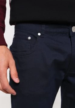 Pier One PantaloniDark Blue Uomo Pantaloni YO122E00Y-K11 -Pier One Moda Outlet 72d05897eb7b4ca3bdc8ce99ac126aa1