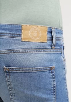 Pier One Jeans Slim FitLight Blue Denim Uomo Jeans PI922GA03-K11 -Pier One Moda Outlet 86616cf9595a4cd4a68ac3c4756a4ad3