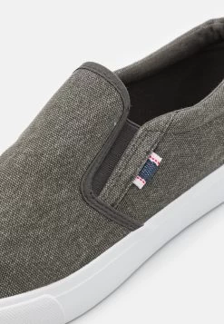 Pier One UnisexSneakers BasseGrey Uomo Scarpe Basse PI915O02J-C11 -Pier One Moda Outlet 8a4965b673914b6e847d91199f0f296d