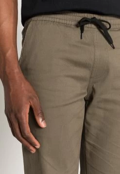 Pier One PantaloniOlive Uomo Pantaloni PI922E04F-N11 -Pier One Moda Outlet 8a4bd5b9c0d3402ead6f56eb30786bb3