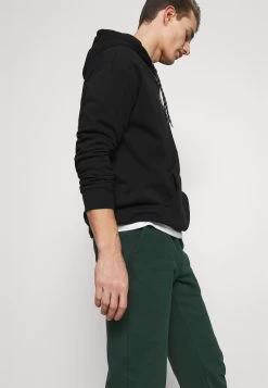 Pier One Pantaloni SportiviDark Green Uomo Pantaloni PI922E03I-M11 -Pier One Moda Outlet 8c00f20d94d84d9782b5a4dd0cb52231
