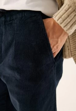 Pier One CorduroyPantaloniDark Blue Uomo Pantaloni PI922E05I-K11 -Pier One Moda Outlet ac3335a591bf48f1ae424d012d62b904