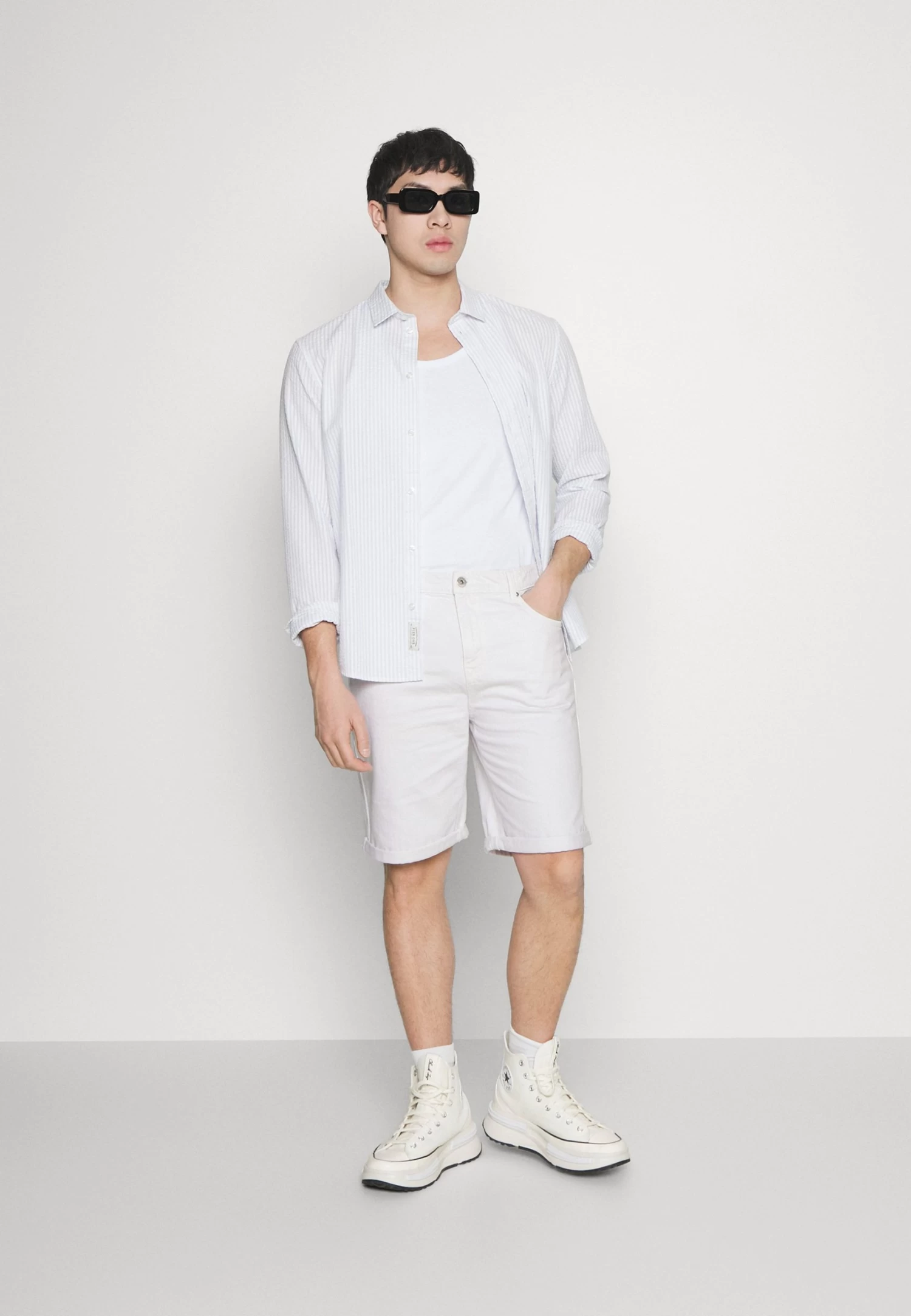 Pier One Colored Twill White DenimShorts Di JeansWhite Denim Uomo Bermuda PI922F05D-K11 2 Pier One Colored Twill White DenimShorts Di JeansWhite Denim Uomo Bermuda PI922F05D-K11 - immagine 2