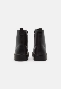 Pier One UnisexStivaletti StringatiBlack Uomo Stivaletti/Stivali PI915K009-Q11 -Pier One Moda Outlet b965003587ad4261995d55e1b0d3f04d