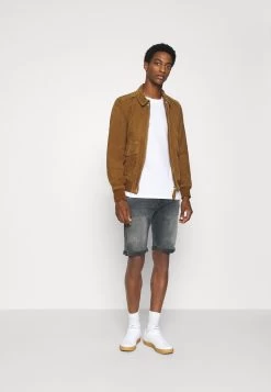 Pier One T-Shirt Con StampaWhite Uomo T-shirt E Polo PI922O0Q4-A11 -Pier One Moda Outlet b9bebb64db3347e69936fd9ee12bd260