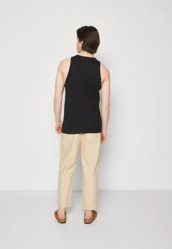 Pier One 3 PackTopBlack Uomo T-shirt E Polo PI922O0X4-Q11 -Pier One Moda Outlet c5dc1fc1d31c4883939c76de12787845