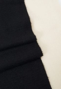 Pier One Set UnisexSciarpaBlack/Off-White Donna Sciarpe PI954G01O-Q11 5 Pier One Set UnisexSciarpaBlack/Off-White Donna Sciarpe PI954G01O-Q11 -Pier One Moda Outlet c81a6b5f93124c42941c6b423805c664