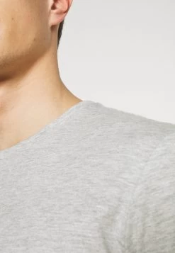 Pier One 3 PackT-Shirt BasicBlack/Grey/Bordeaux Uomo T-shirt E Polo PI922O0GQ-Q15 -Pier One Moda Outlet cf2bf76acaa04ce7a9f485db3954ff6b