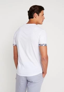 Pier One T-Shirt Con StampaWhite Uomo T-shirt E Polo PI922O0BZ-A11 -Pier One Moda Outlet d8ac71e6cb7b429d8a49717f3f6be15b