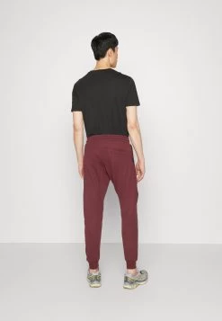 Pier One Pantaloni SportiviBordeaux Uomo Pantaloni PI922E03N-G11 -Pier One Moda Outlet e08d9e55adef4896bd03487fd599f013