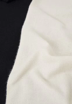 Pier One Set UnisexSciarpaBlack/Off-White Donna Sciarpe PI954G01O-Q11 4 Pier One Set UnisexSciarpaBlack/Off-White Donna Sciarpe PI954G01O-Q11 -Pier One Moda Outlet e7861faa8b254989915056aa04d52e6c